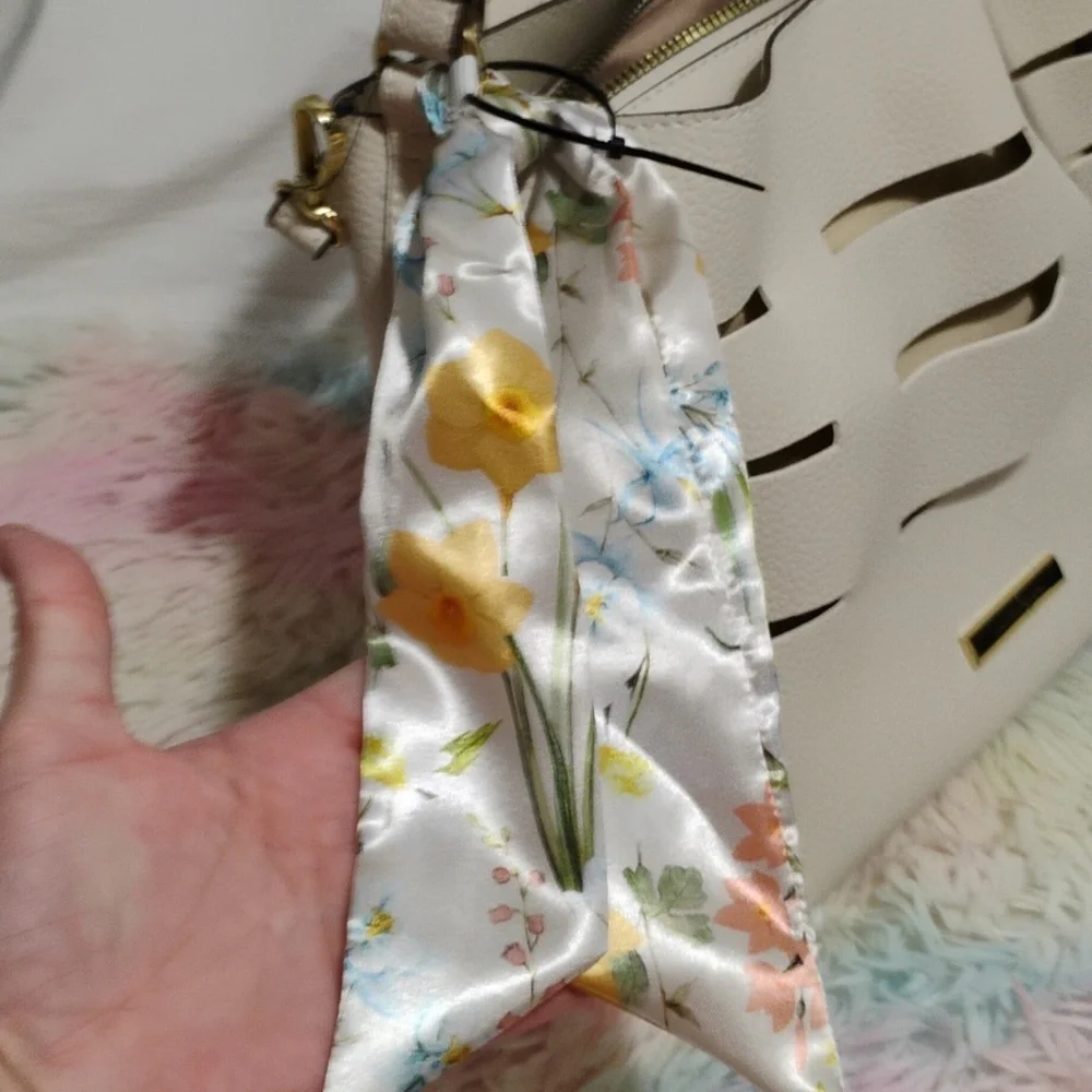 (#38) SALE! Nanette Lepore Frankie Cutout Bucket Bag W Scarf & Detachable Strap - Picture 8 of 10
